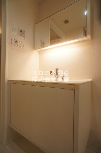 洗面設備　嬉しい洗髪洗面化粧台です♪