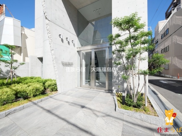 エントランス　共用部の印象も大切に