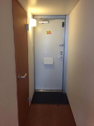 玄関　仕様・設備は現況と異なる場合があります。現況優先。