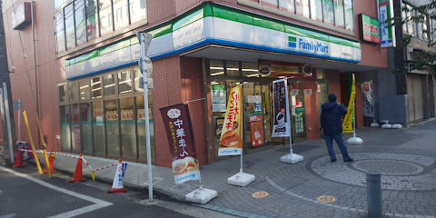 コンビニ　ファミリーマート 京急鶴見駅前店（コンビニ）まで146m