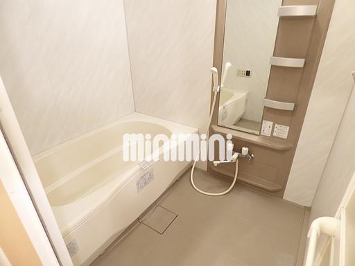 バス・シャワールーム　ゆったりとしたバスルーム