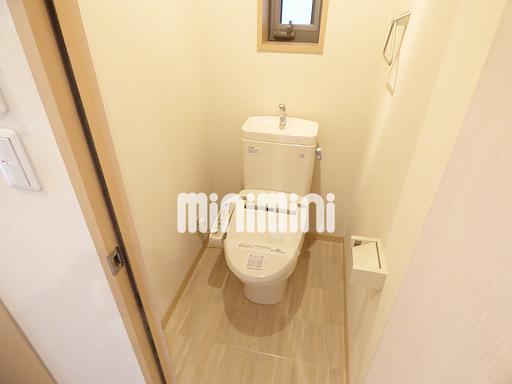 トイレ　シャワー付きのレストルーム