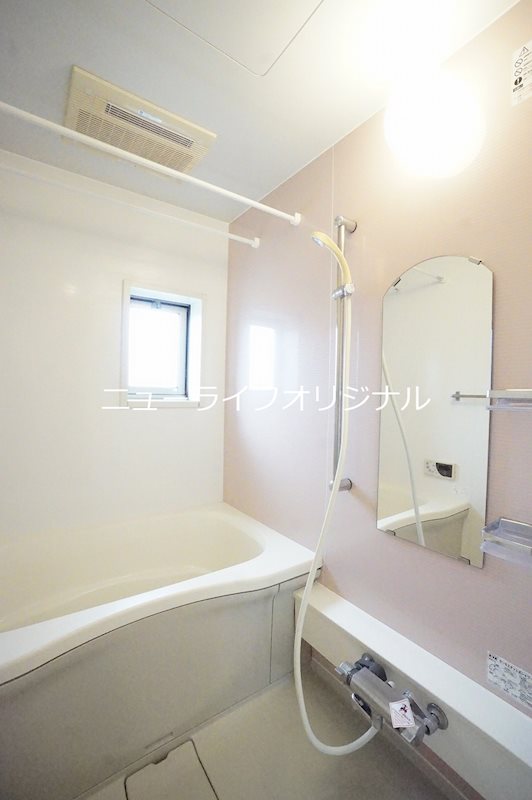 バス・シャワールーム　追い炊き機能と暖房乾燥設備付き