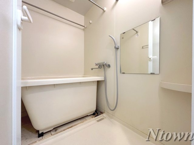 バス・シャワールーム　落ち着いた空間のお風呂です