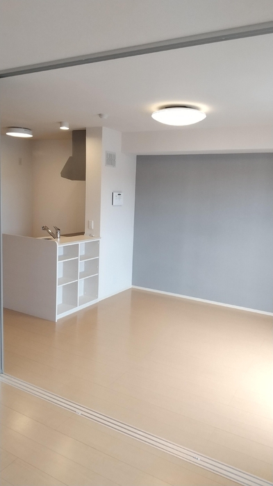 居室・リビング　※別号室の写真です。現況優先となります。