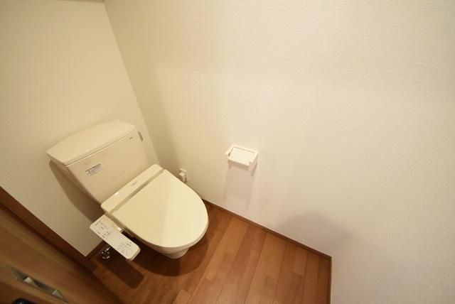 トイレ　★ウォシュレット付きのトイレです★