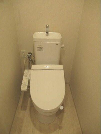 トイレ　落ち着いた色調のトイレです