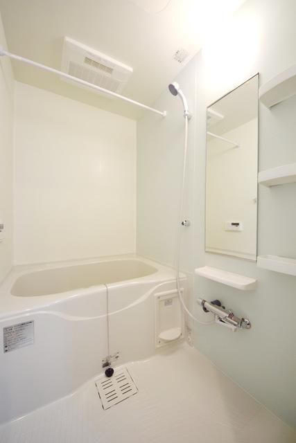 バス・シャワールーム　追い焚き・浴室乾燥機付きです♪