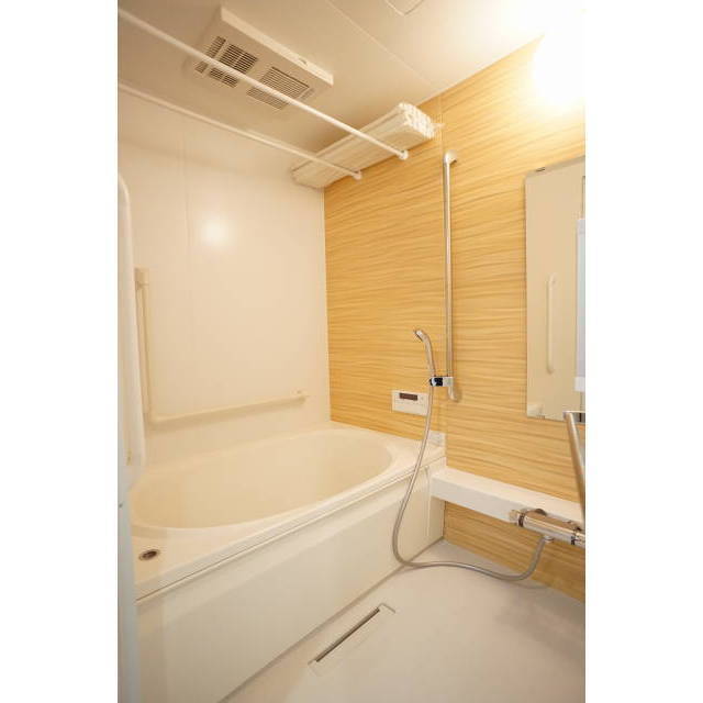 バス・シャワールーム　広々バスルーム