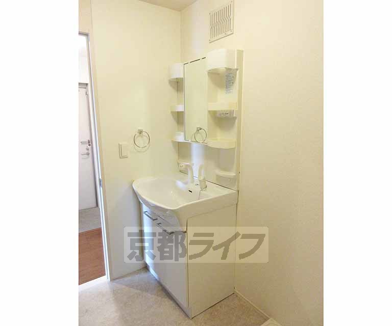 洗面設備　使い勝手のいい洗面台です・