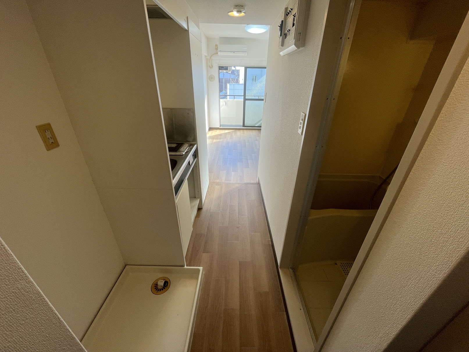 洗面設備　※同物件別号室の参考写真です。