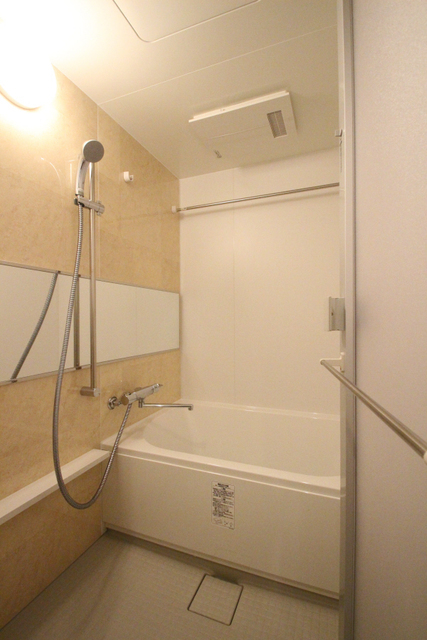 バス・シャワールーム　※同じ間取りの別室の参考写真です。