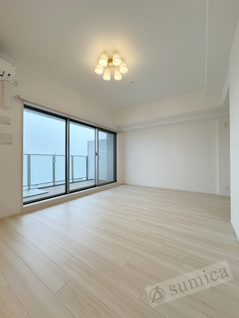 バルコニー　同施工写真です　階数により内装色が異なります