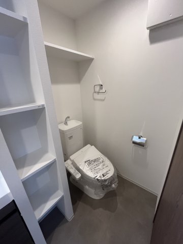 トイレ　イメージとして同建物他部屋を表示しています