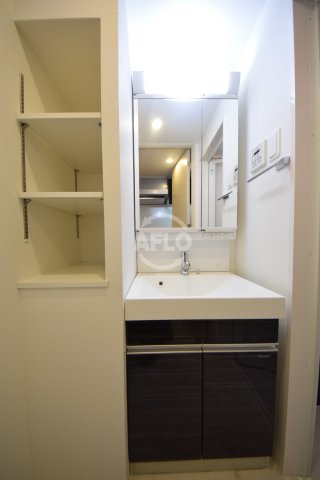 洗面設備　コンフォリア心斎橋ＥＡＳＴ　独立洗面化粧台