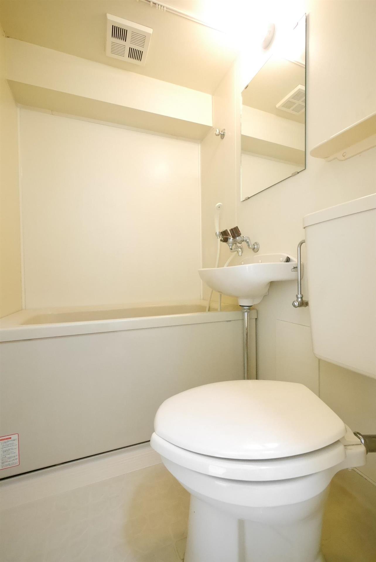 トイレ　洗濯機置場はバルコニー