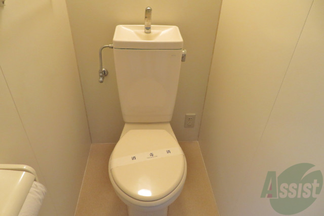 トイレ　白を基調とした綺麗なトイレです。清潔感があっていいですね、