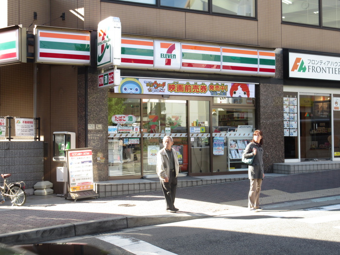 コンビニ　セブンイレブン（コンビニ）まで50m