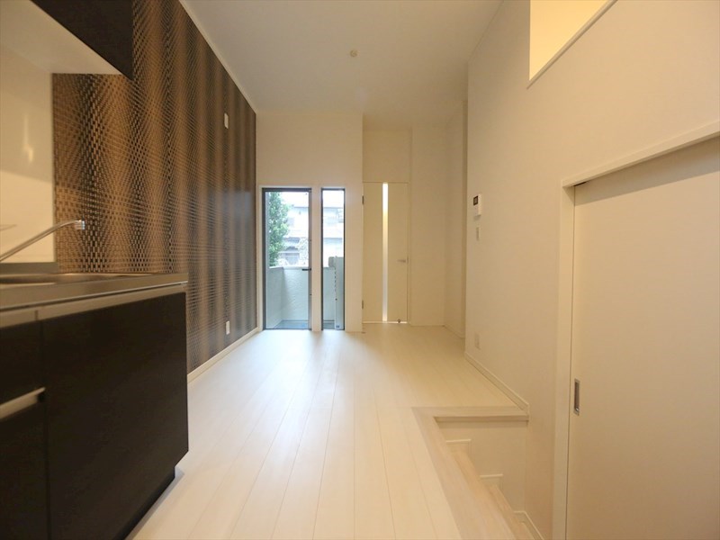 バルコニー　ＬＤＫ8帖　ロフト付　エアコン完備　バルコニー