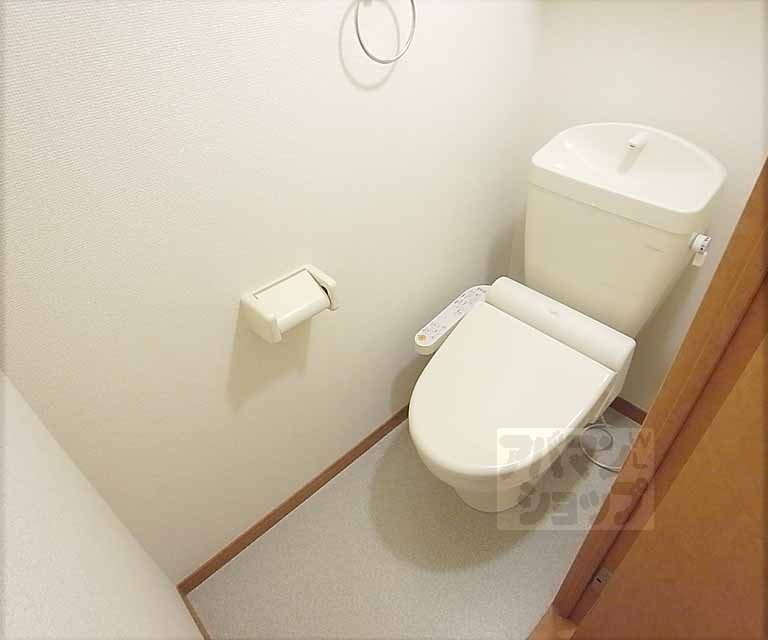 トイレ　ウォシュレット付きトイレです。