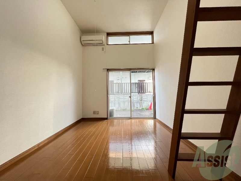 居室・リビング　７．５帖の洋室です。生活のメインとなる部屋ですね。