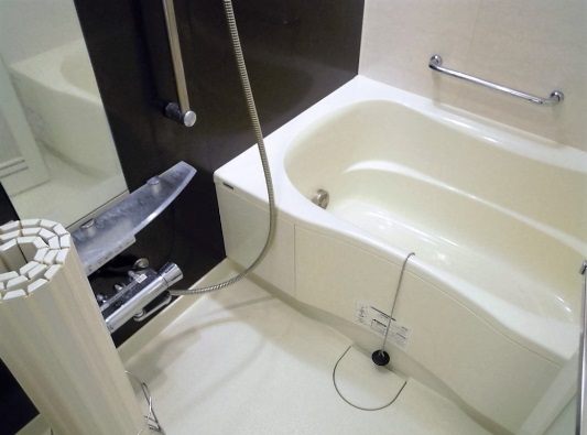 バス・シャワールーム　追い焚き・浴室乾燥機付きバス。