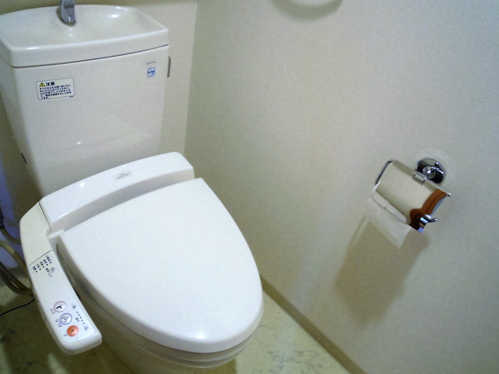 トイレ　温水洗浄便座。