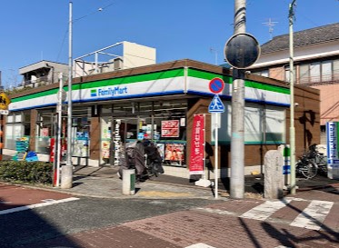 コンビニ　ファミリーマート大田中央四丁目店（コンビニ）まで102m