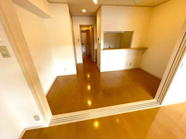 居室・リビング　同建物反転タイプを表示しています