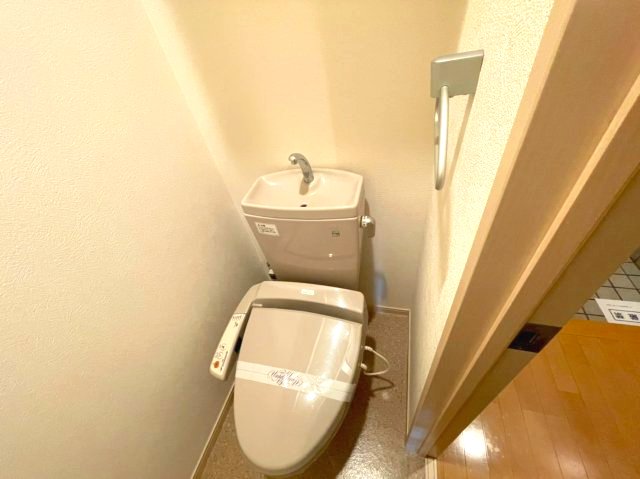 トイレ　同建物反転タイプを表示しています