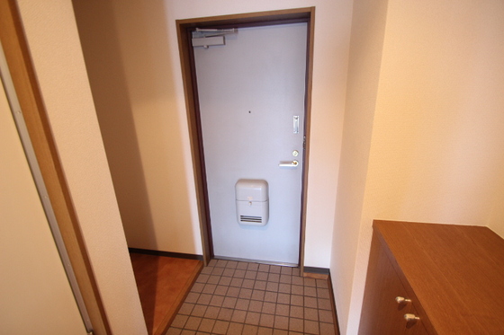 玄関　※別部屋の写真です