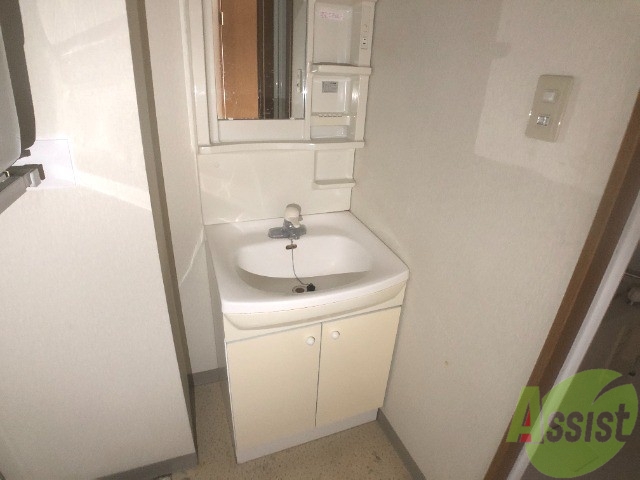 洗面設備　独立洗面台で毎朝の準備が快適に出来そうですね。