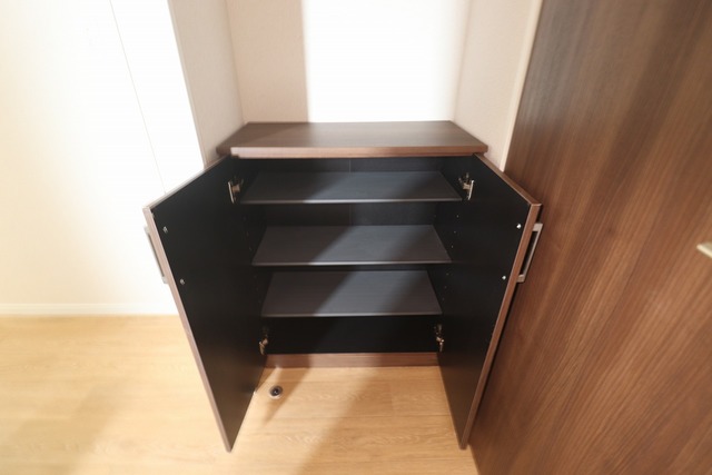 玄関　写真は別部屋となります。