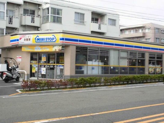 コンビニ　ミニストップ調布東つつじケ丘店（コンビニ）まで634m