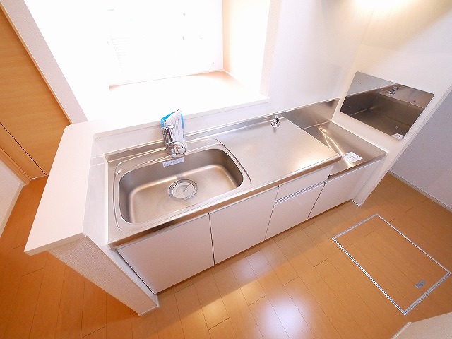 キッチン　コンパクトなキッチンで掃除もラクラク