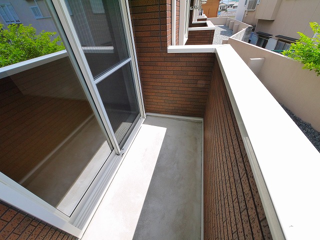 バルコニー　陽当たり良好なバルコニーです