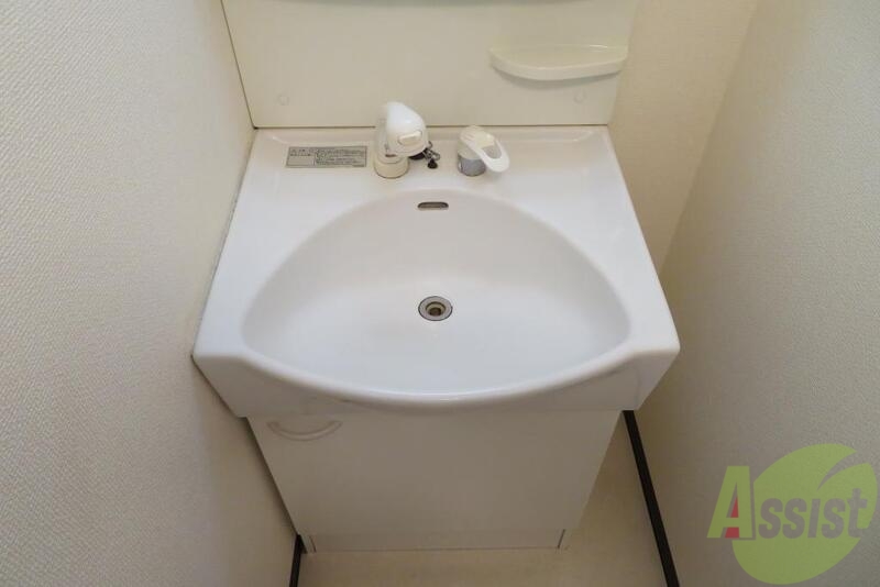 洗面設備　洗顔も歯磨きもしやすそうな広さになっておりますね。