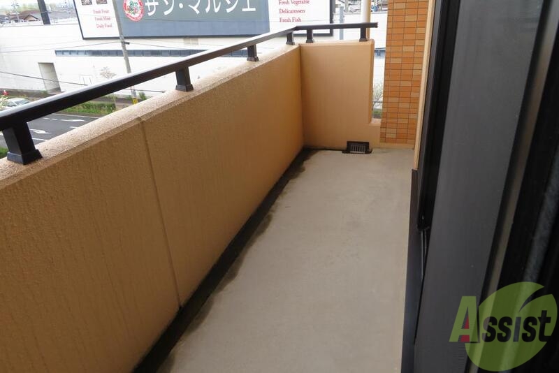 バルコニー　バルコニーあるのとないので違いますよねー