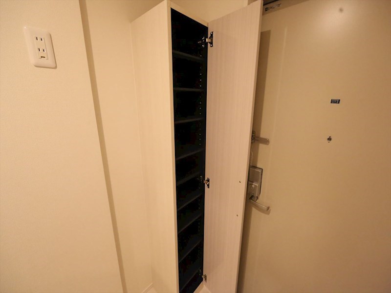 玄関　玄関　シューズボックス付（収納充実してます）　同仕様写真