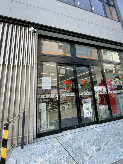 コンビニ　セブンイレブン京急ＳＴ金沢八景店（コンビニ）まで258m