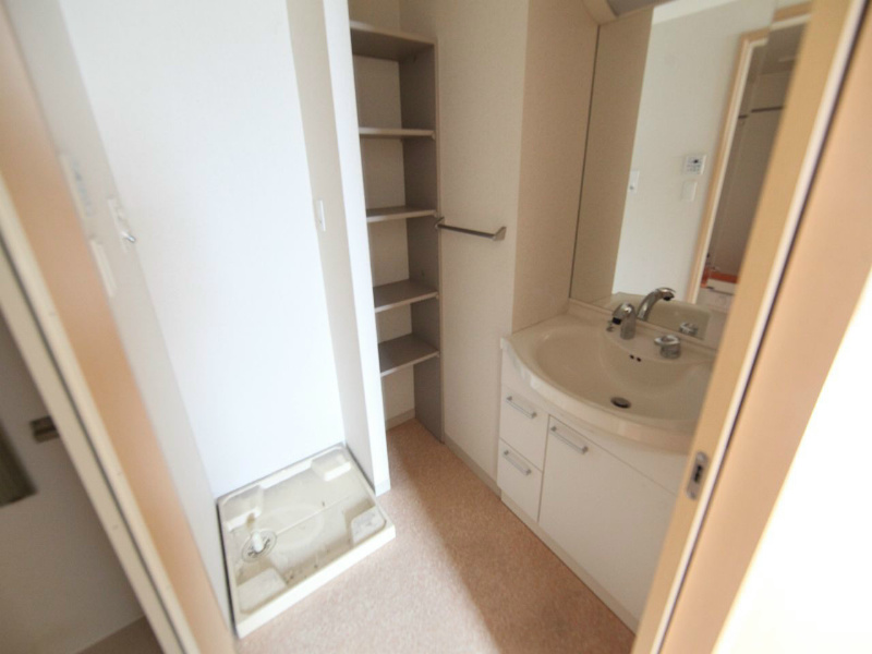 洗面設備　脱衣所　独立洗面台（シャンプードレッサー付）収納棚付き