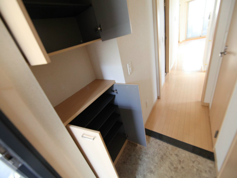 玄関　玄関　シューズボックス付　玄関収納有り