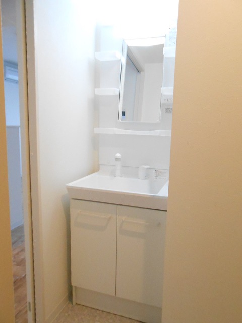 洗面設備　忙しい朝にうれしいシャンプードレッサー付きです♪