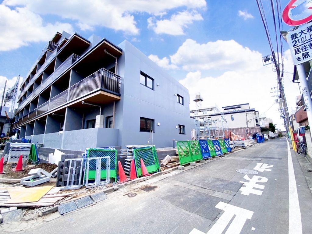 建物外観　駐車場