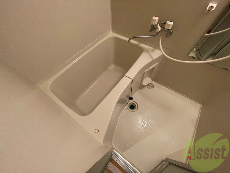 バス・シャワールーム　お風呂になります。一日の疲れを癒してくださいね。