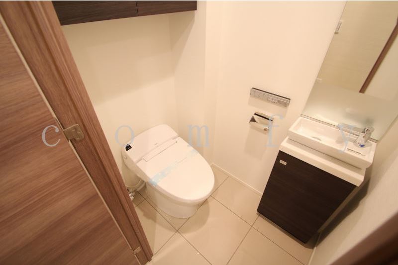 トイレ　タンクレストイレ　洗面台付き