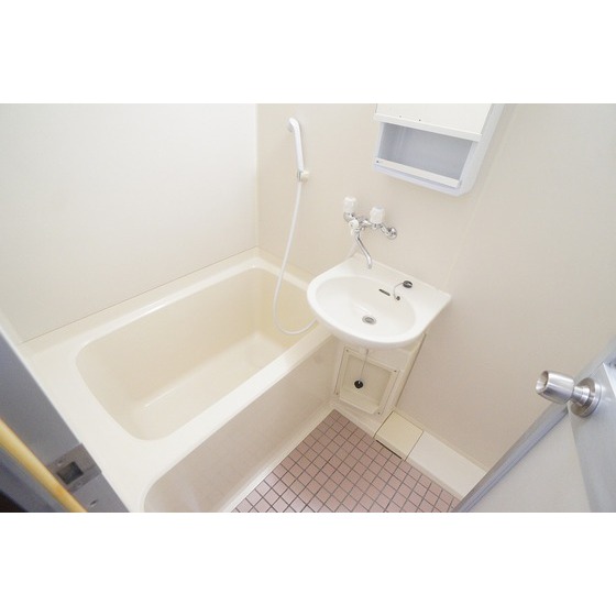 バス・シャワールーム　快適なバストイレ別