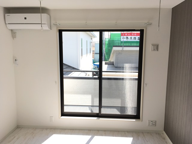 居室・リビング　コンパクトで使いやすい洋室です