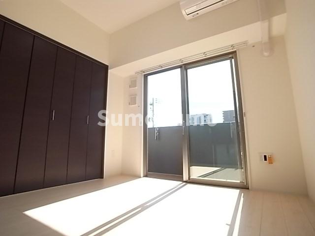 その他部屋・スペース　広くて明るい寝室