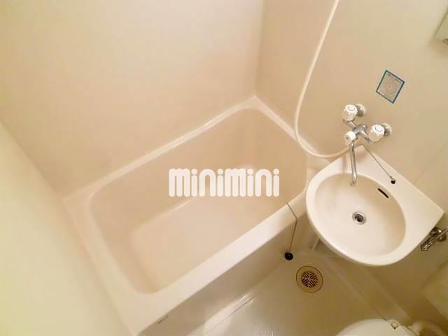 洗面設備　鏡付きの洗面です♪